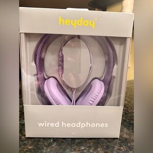 Heyday Bluetooth Wireless Over Ear Headphones Lavender Microphone Remote NEW